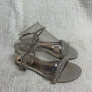 Badgley Mischka crystals straps flat Sandals silver glitter trim SZ8.5